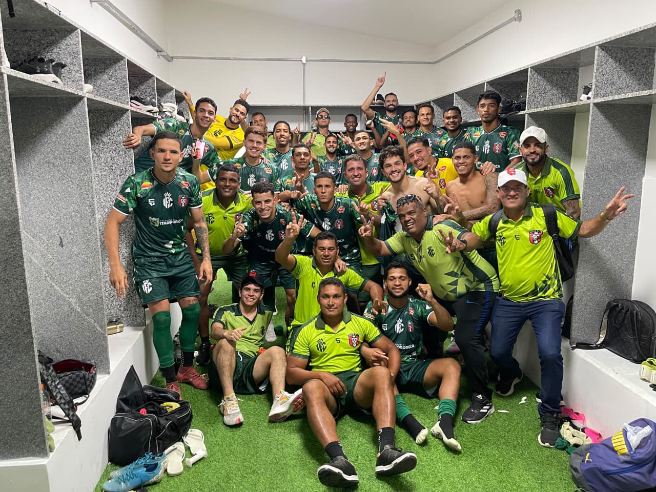 Santa Rita/IFC goleia Spartax por 6 a 1 e garante vaga direta na semifinal com gol histórico de Meia Noite